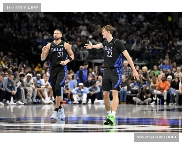 成都攀岩队在马拉松大满贯中的团队协作展现出色表现与启示